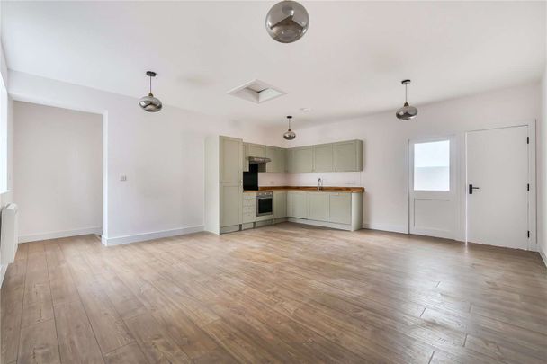 Three-bedroom barn cottage in rural Hamptworth, on the edge of the New Forest. - Photo 1