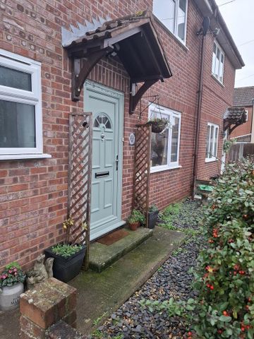 2 bedroom semi-detached house to rent - Photo 3