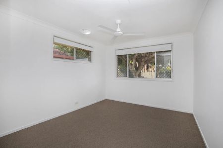Spacious family home + separate studio, minutes to the beach! - Photo 2