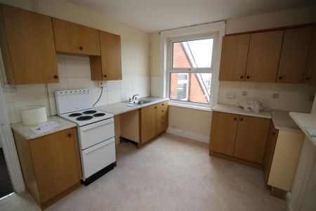 2 bedroom maisonette to rent - Photo 4
