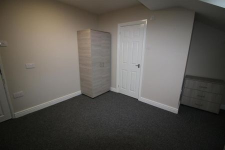 5 bedroom private hall to rent - Photo 4