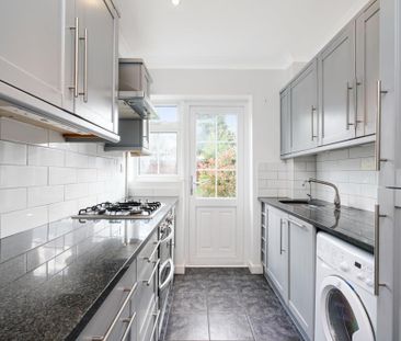 3 bedroom terraced house to rent - Photo 6