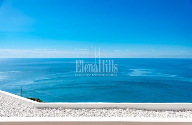 Modern apartment with spectacular sea views located in a luxury residential zone Altea Hills in Alicante. - Photo 1