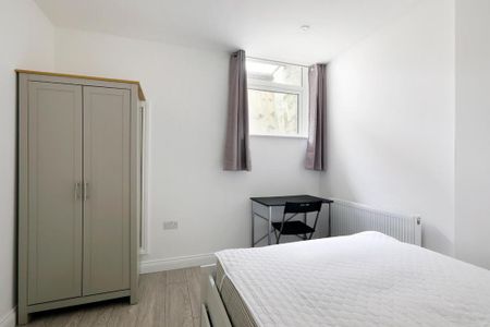 4 bedroom flat to rent - Photo 5