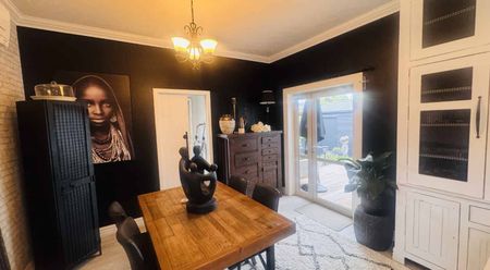 Beauty on Bourke - Photo 3