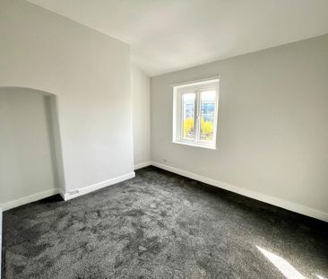 Refurbished 2-Bed - Photo 4