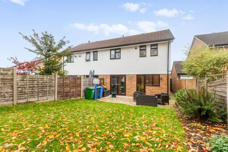 3 bedroom semi-detached house to rent - Photo 3