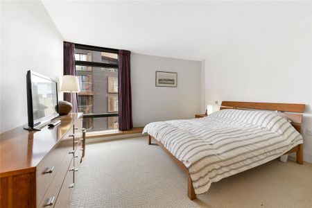 3 bedroom flat to rent - Photo 4
