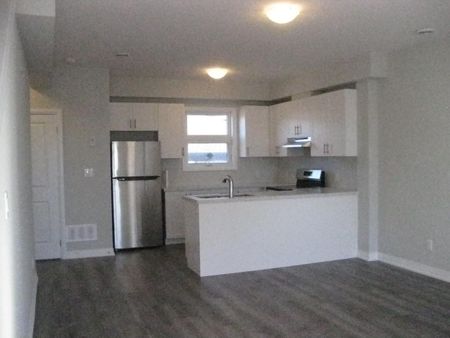 For Lease - 6705 CROPP Street Unit# 34, Niagara Falls, Ontario - Photo 4