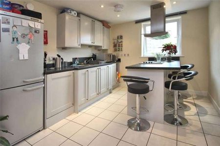 Woking, Surrey, GU21 - Photo 4