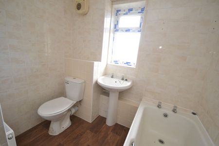 3 bed Mid Terraced House for Rent - Photo 5