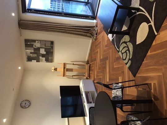 1 Bed Flat, Viaduct Gardens, SW11 - Photo 1