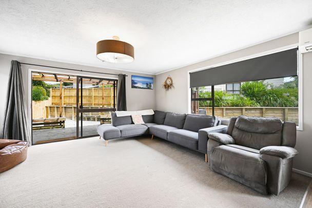 Welcome to this fantastic three-bedroom plus a sleepout, single-bathroom home, perfectly located in the heart of Pukete, one of the most sought-after areas for rental properties in Hamilton. - Photo 1