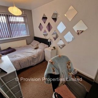 3 Bedroom Student Properties Leeds - Photo 1