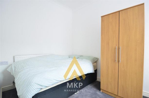 4 bedroom terraced house to rent - Photo 1