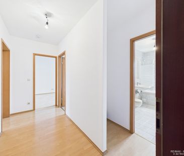 Angenehm und ruhig Wohnen im Erdgeschoss mit Terrasse und Grün davor - Foto 1