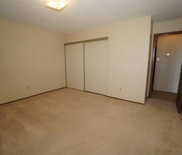 Sunset Manor - Photo 4