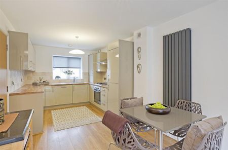 3 bedroom terraced house to rent - Photo 5