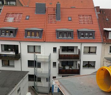 Inmitten der Stadt, trotzdem ruhig und komfortabel, mit Balkon - Photo 1