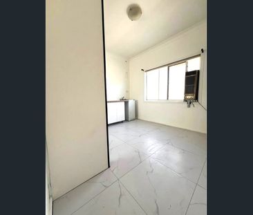 SELF-CONTAINED STUDIO FLAT - Photo 6