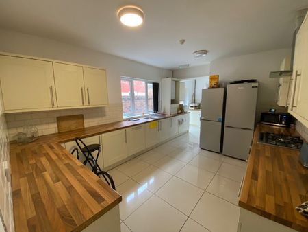 Room in a Shared House, Ampthill Road, L17 - Photo 5