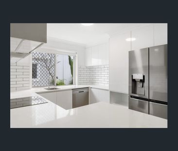 Renovated Villa with Outdoor Entertaining, Just Steps from the Sand - Photo 3