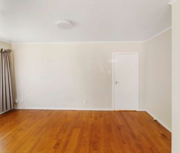 Fully Renovated Three Bedroom House! - Photo 4