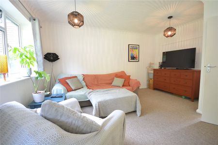 Axwood, Epsom, Surrey, KT18 7DR - Photo 3