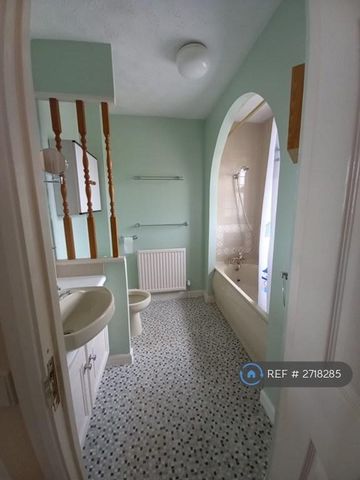 3 bedroom detached house to rent - Photo 2