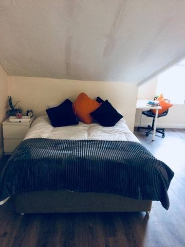 Kirkstall Avenue Room 4 - Photo 3