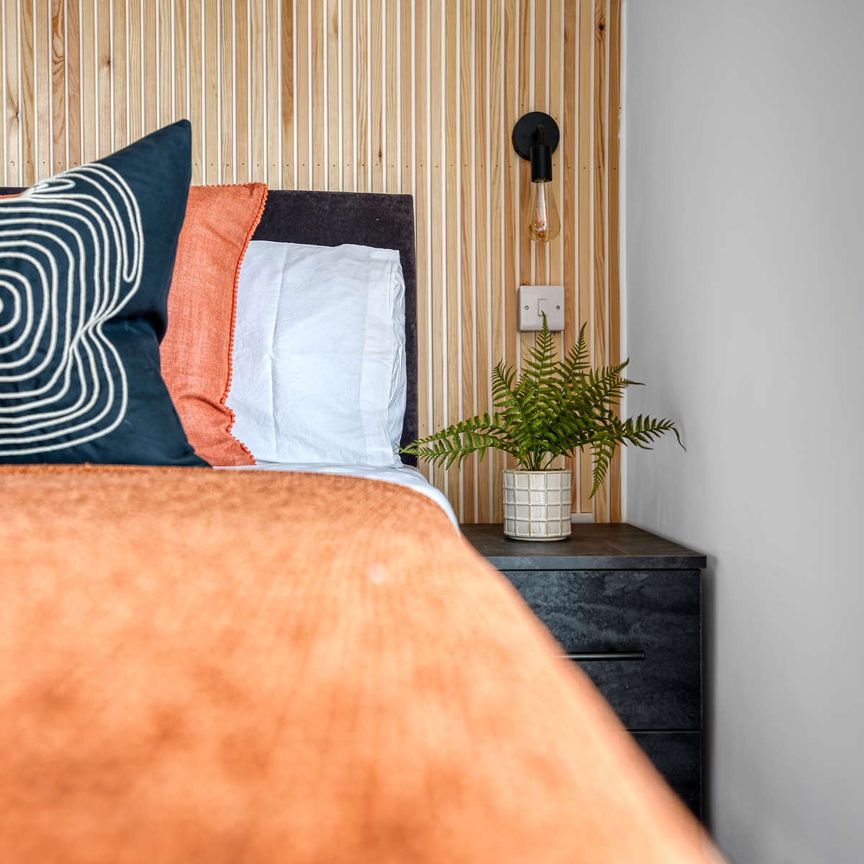 Stunning Luxury Co-Living with free parking - Photo 1