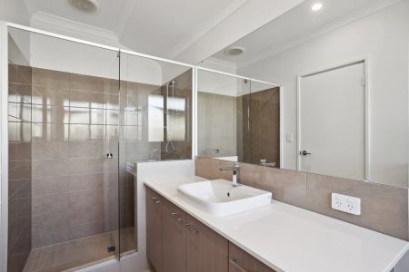 Family Comfort Meets Modern Living - Photo 3