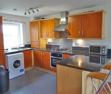 4 bedroom end of terrace house to rent - Photo 3