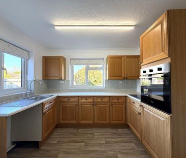 2 bedroom detached bungalow to rent - Photo 3