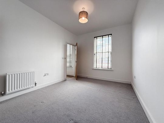 4 bedroom terraced house to rent - Photo 1