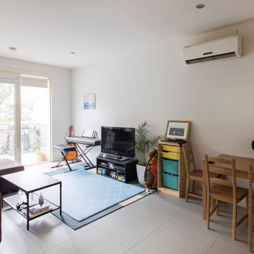 Modern 2-bedroom double storey townhouse in great location. - Photo 1