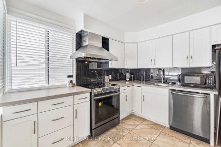 Detached Home For Lease | E8332698 - Photo 5