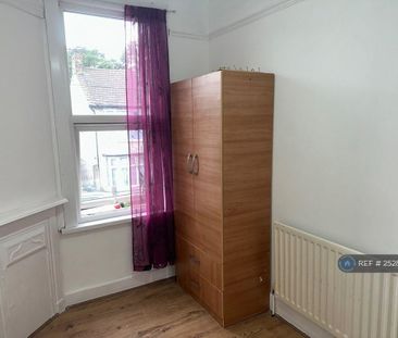 4 bedroom terraced house to rent - Photo 6