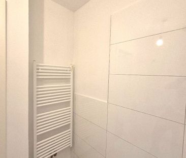 Renovierte 1-Zimmer-Dachgeschosswohnung mit Einbauküche in Köln-Dün... - Photo 5