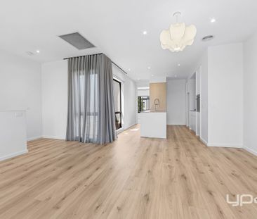 STUNNING 3 BEDROOM FAMILY HOME - Photo 1