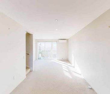 MODERN LIVING - Photo 1