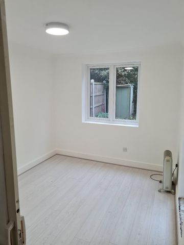 1 Bed Flat, Chatsworth Road, E5 - Photo 2