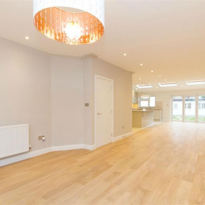 5 bedroom semi-detached house to rent - Photo 1