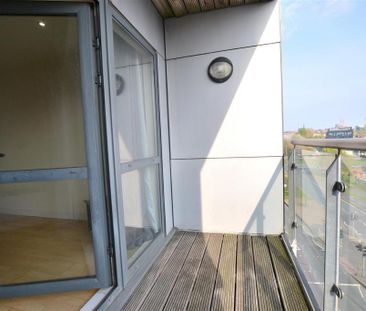 2 bedroom apartment to rent - Photo 3