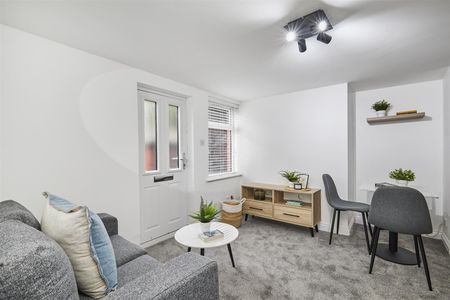 Wetherby Grove, Burley, LS4 2JH, Leeds - Photo 2