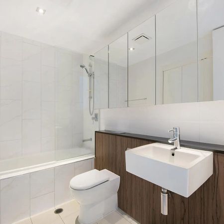 Quiet suburban living only 2km from the CBD - The rent will increase to $1100 from 10/05/2026 - Photo 4