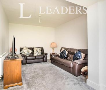 4 bedroom semi-detached house to rent - Photo 2