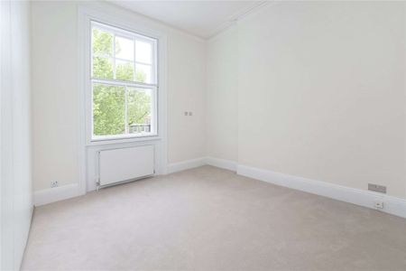 Stunning one bedroom apartment benefitting from lovely views over the popular garden square of Evelyn Gardens. - Photo 3