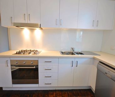 Renovated, Spacious Delightful Deco - Photo 4