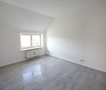 Helle Dachgeschosswohnung in Recklinghausen mit 3,5 Zimmern - Foto 5